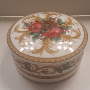 Mikasa Holiday Orchard Covered Dish.